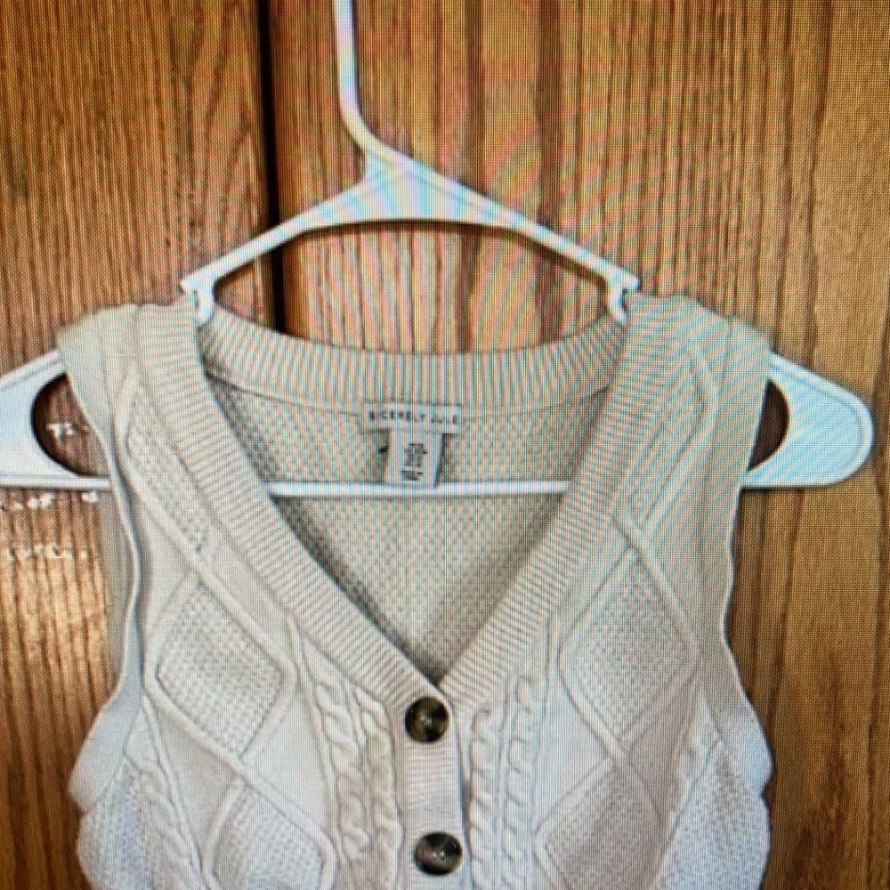 Button swater vest
